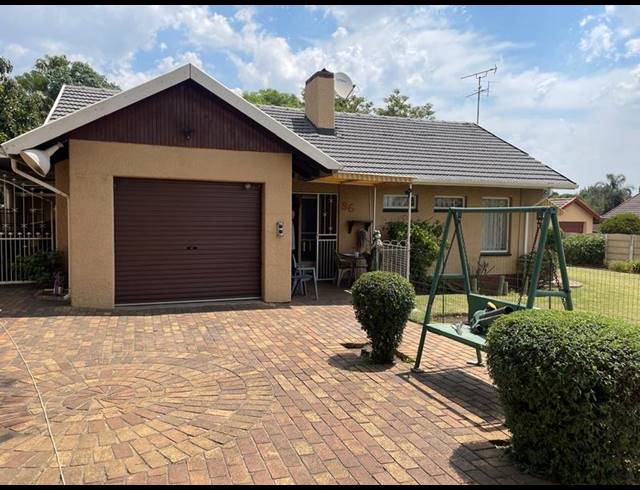 3 BEDROOM HOUSE FOR SALE IN CROYDON